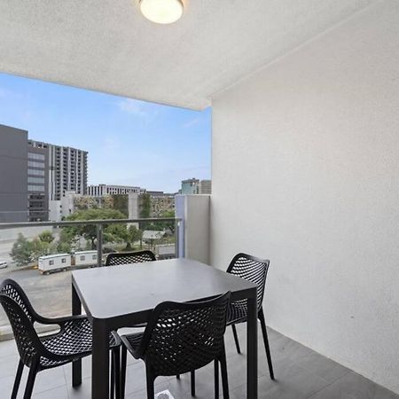 Lovely 2- Bedroom Rental Unit With Free Parking Brisbane Eksteriør billede